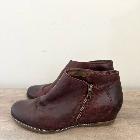 Dansko Leyla Zip Ankle Bootie Womens 9.5-10 EU 40  Leather Hidden Wedge - Picture 3 of 8